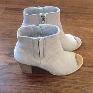 Toms Majorca Peep Toe quilted Suede Booties - 7.5